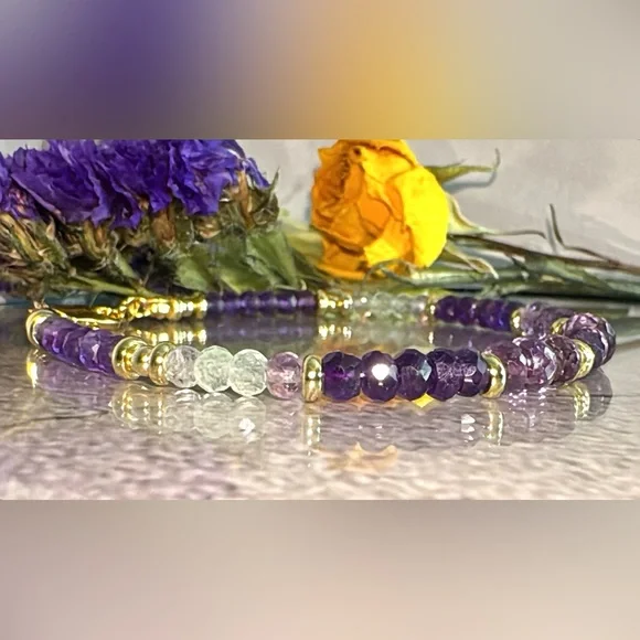 💎SALE💎✨COLOR CHANGING✨ONE OF A KIND✨
Alexandrite, Amethyst Gemstone Bracelet - Picture 7 of 8